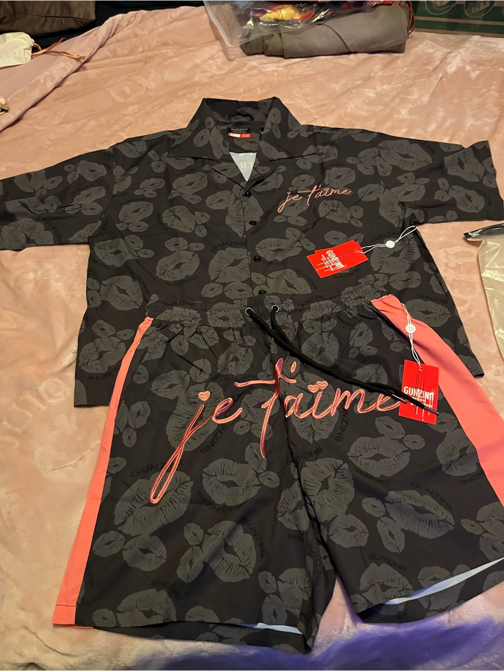 Black & Coral Je t'aime Short Sleeve Button Shirt by Gunzinii